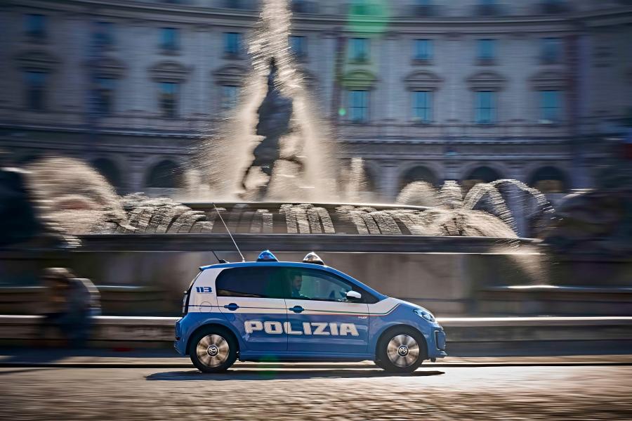  Volkswagen e-up! Polizia 2016 года  (фото 10 из 12)